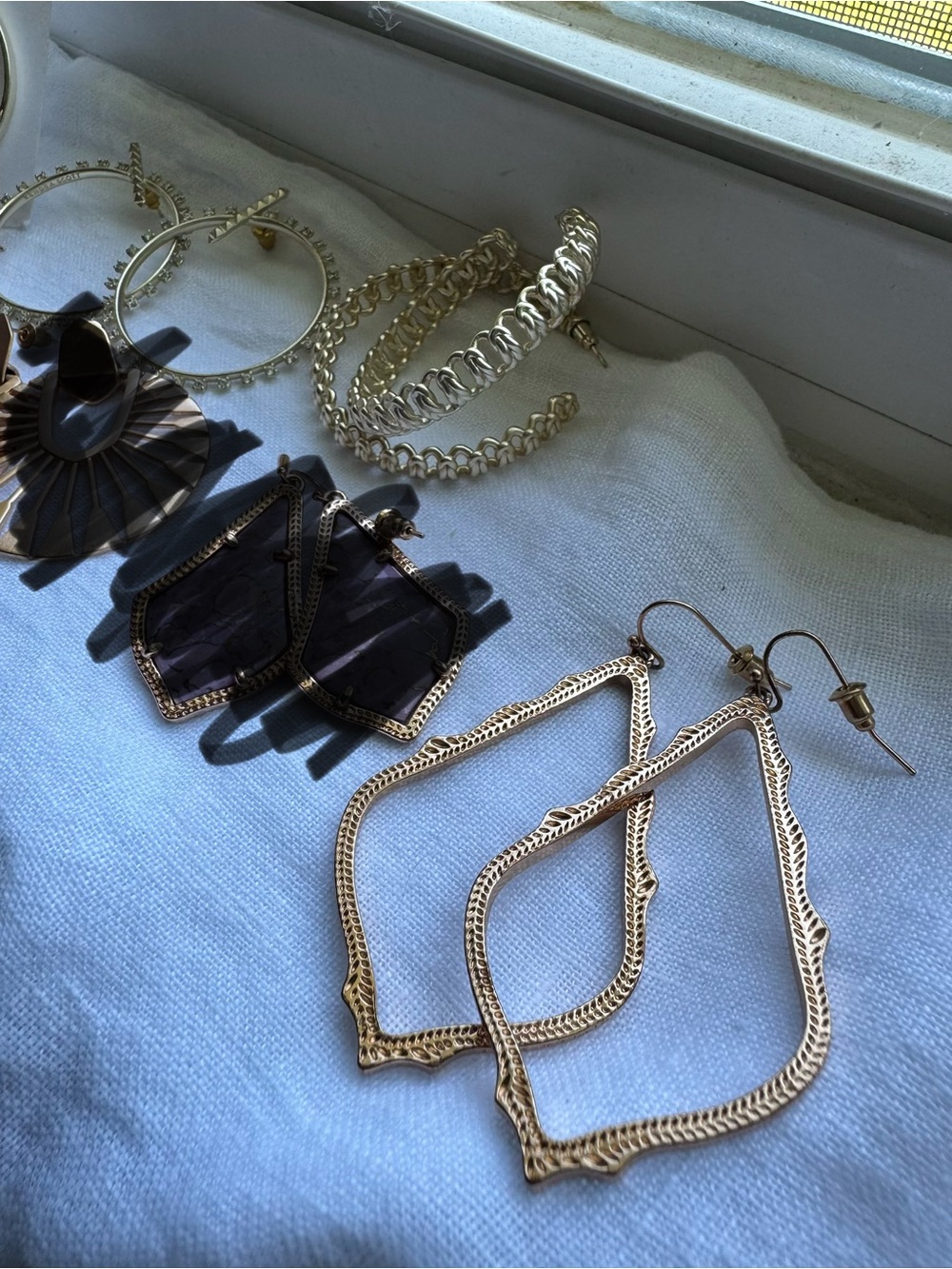 Kendra Scott Gold-Tone Textured Open-Hoop Drop Earrings